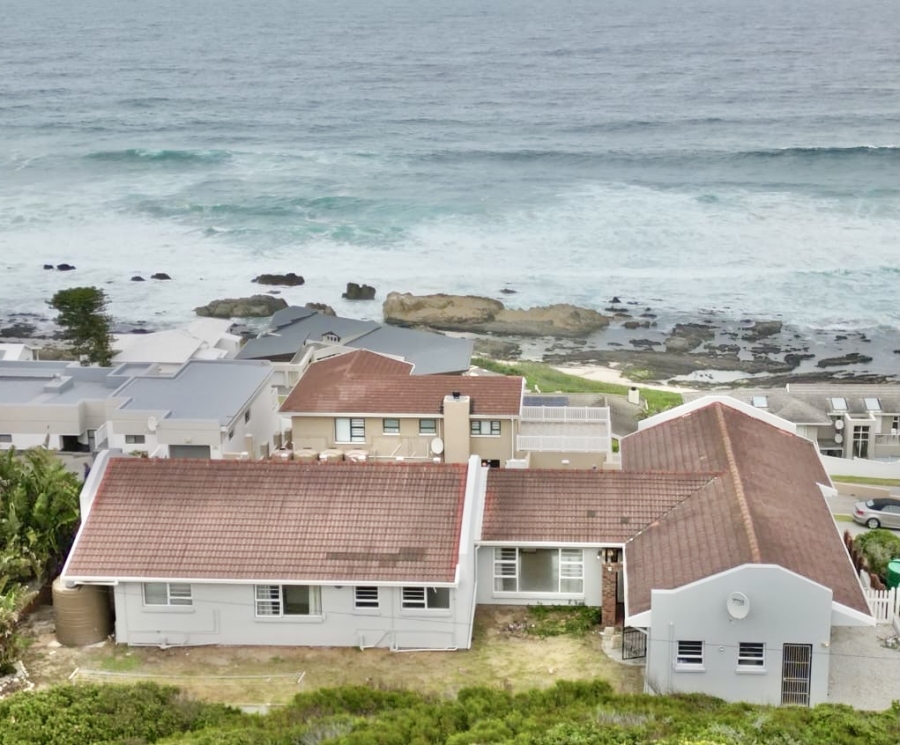 5 Bedroom Property for Sale in Seaview Eastern Cape